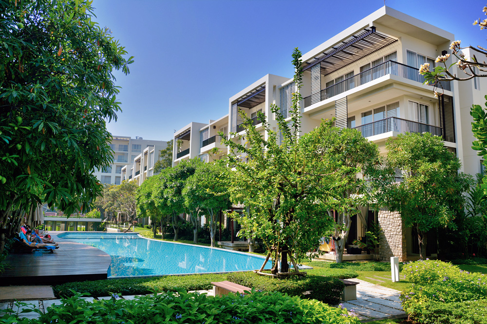 building complex pool